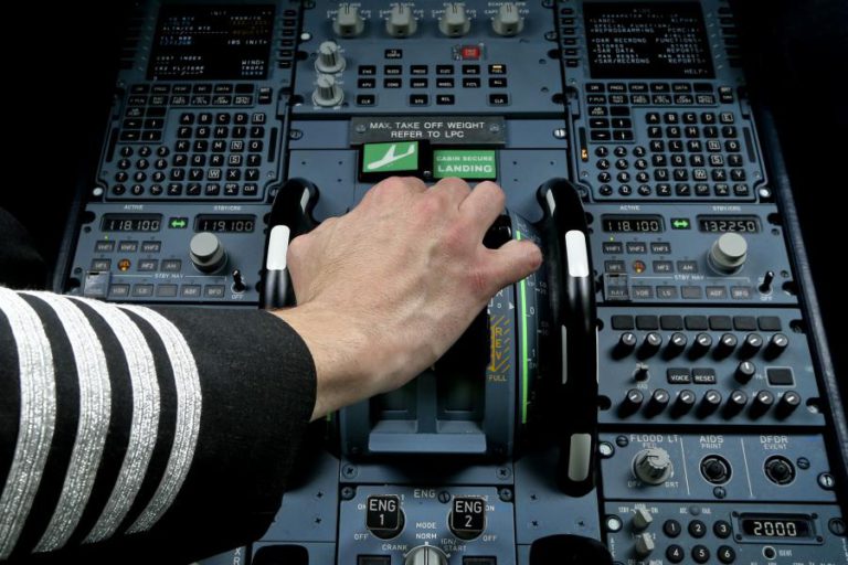 VOOS ENTRE DÍLI E SINGAPURA TERMINAM A 30 DE MARÇO — DIRETOR DA AIR TIMOR