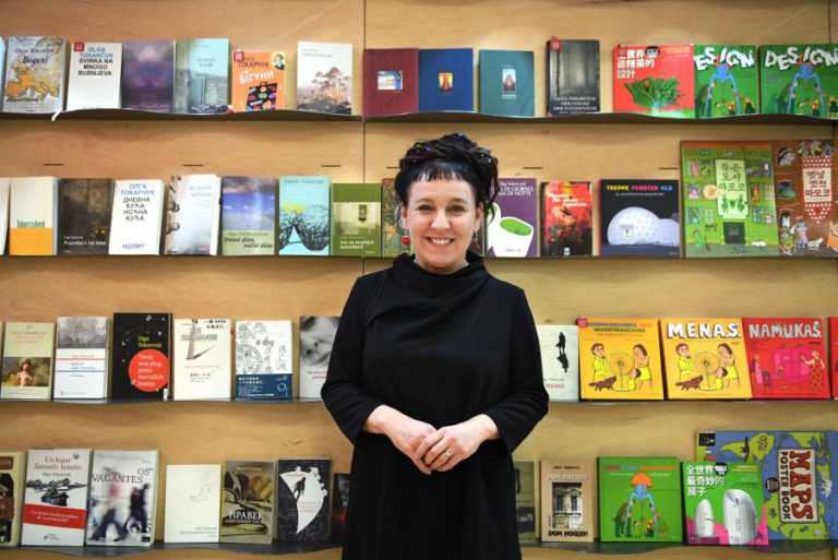 OLGA TOKARCZUK, VENCEDORA DO PRÉMIO BOOKER INTERNACIONAL 2018, DE NOVO NOMEADA ESTE ANO