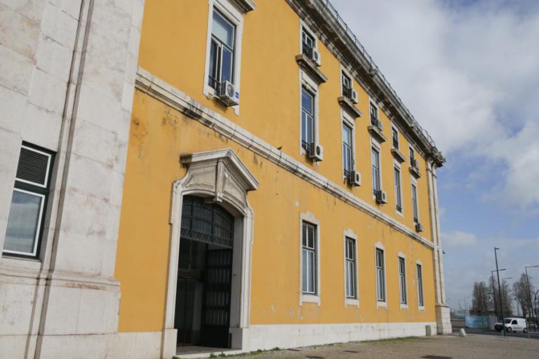 EXCEDENTE SOBE PARA 1.301 ME ATÉ FEVEREIRO, MELHORIA DE 1.032 ME FACE A 2018