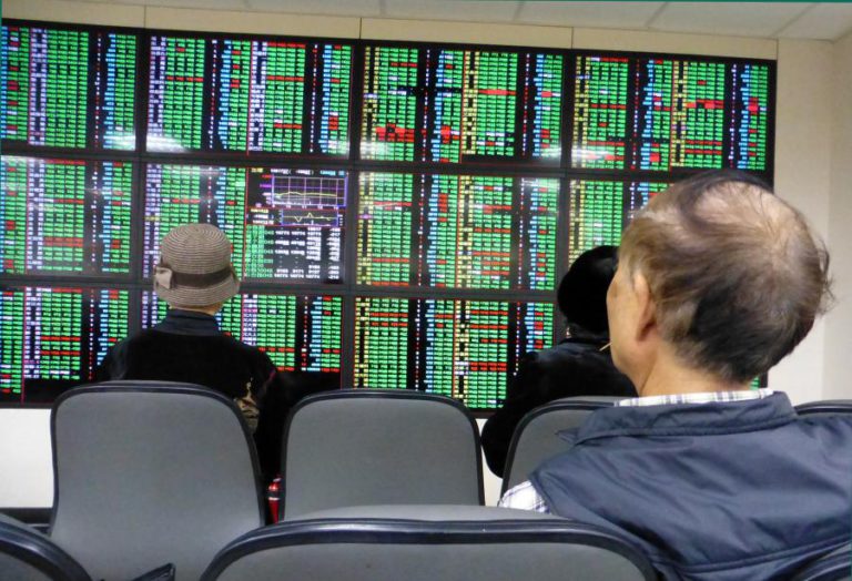 BOLSA DE XANGAI ENCERRA COM QUEDA DE 1,97%