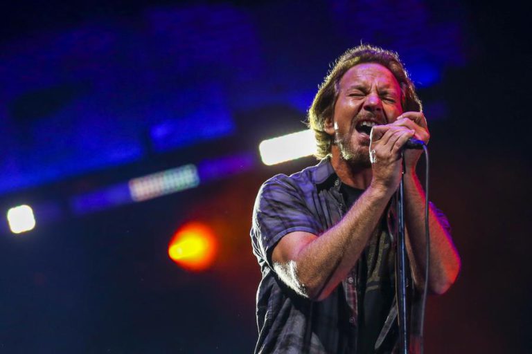 EDDIE VEDDER ANUNCIA DIGRESSÃO EUROPEIA COM ETAPA EM LISBOA EM 20 DE JUNHO