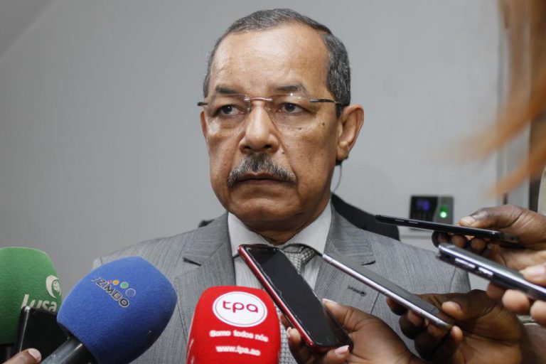 PRESIDENTE DO TRIBUNAL SUPREMO ANGOLANO PEDE “MÃO FIRME” CONTRA A CORRUPÇÃO