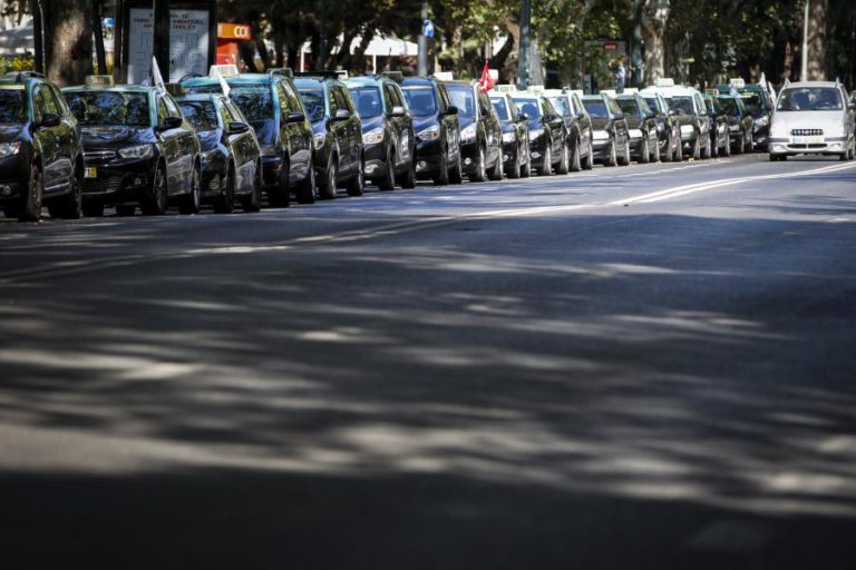 MAIORIA DOS TAXISTAS DESPREOCUPADOS COM IMPACTO DOS NOVOS PASSES EM LISBOA