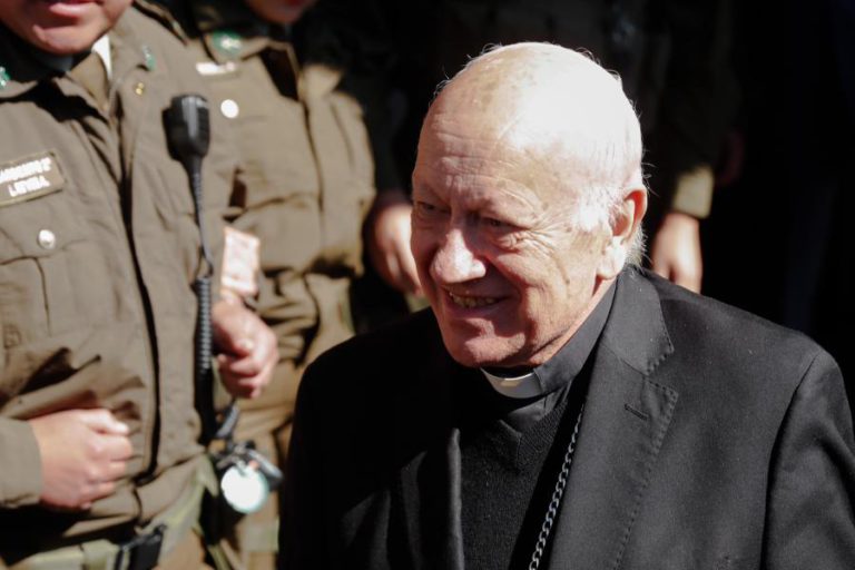 PAPA ACEITA RENÚNCIA DO ARCEBISPO DE SANTIAGO DO CHILE ACUSADO DE OCULTAR ABUSOS