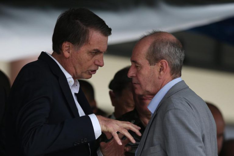 MINISTRO DA DEFESA DO BRASIL REJEITA POSSÍVEL INTERVENÇÃO MILITAR NA VENEZUELA