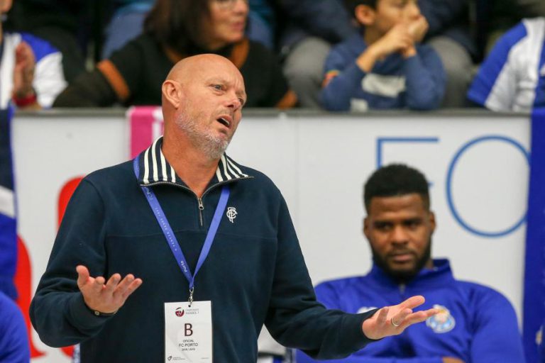 TREINADOR SUECO DE ANDEBOL MAGNUS ANDERSSON RENOVA COM O FC PORTO ATÉ 2022