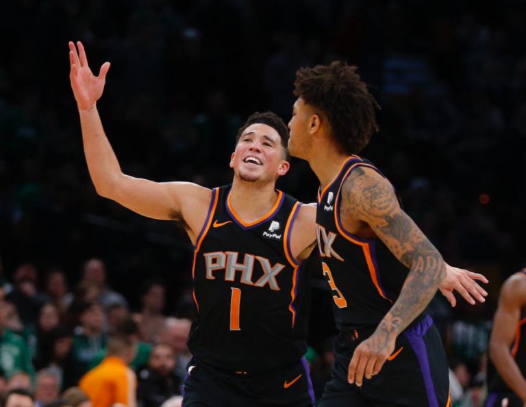 DEVIN BOOKER TORNA-SE O MAIS JOVEM A MARCAR 50 PONTOS EM DOIS JOGOS SEGUIDOS NA NBA