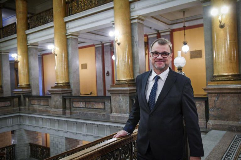 PRIMEIRO-MINISTRO FINLANDÊS APRESENTOU DEMISSÃO DO SEU GOVERNO