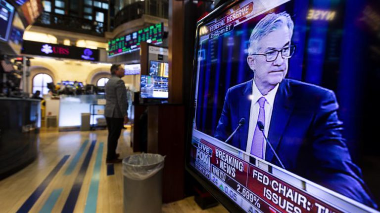 FED MANTÉM TAXAS DE JURO INALTERADAS E REVÊ EM BAIXA CRESCIMENTO DOS EUA