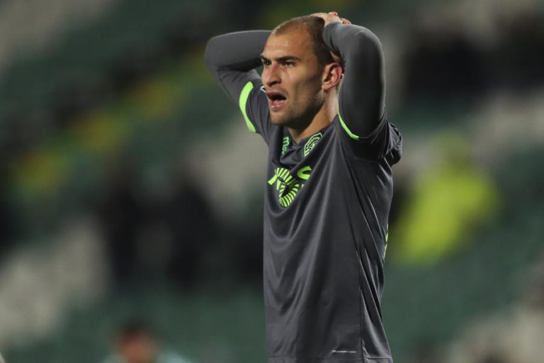 TRAUMATISMO LIGEIRO DEIXA BAS DOST DE FORA DOS CONVOCADOS DO SPORTING