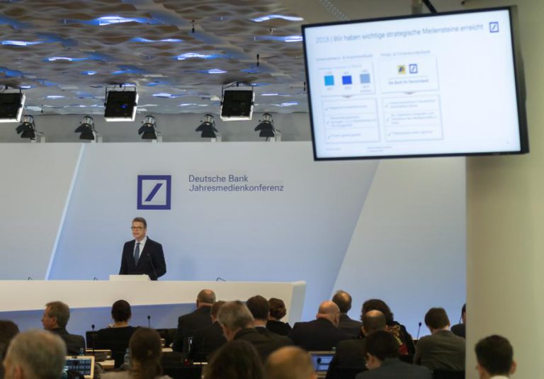 DEUTSCHE BANK E COMMERZBANK INICIAM NEGOCIAÇÕES PARA FUSÃO