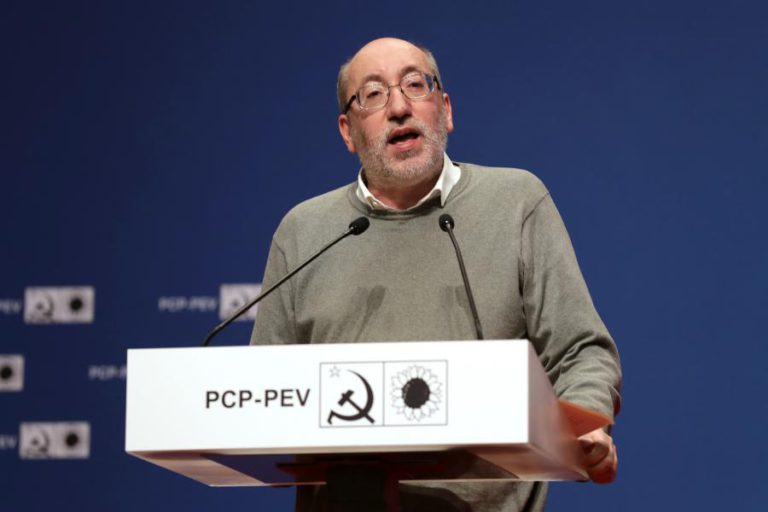 PCP PROPÕE REPOR 2.384 DIAS DE TEMPO DE SERVIÇO AOS PROFESSORES ENTRE 2020 E 2025