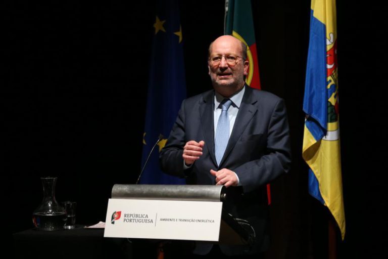 METADE DA FROTA DO GOVERNO PASSA A SER ELÉTRICA E REDE DE CARREGADORES TRIPLICA