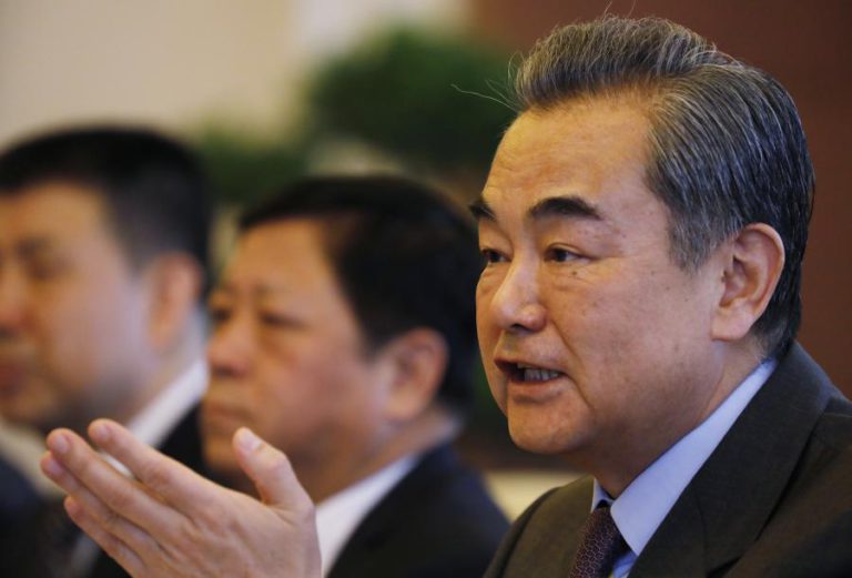 CHINA ADVERTE QUE INTERVENÇÃO ESTRANGEIRA PODE LEVAR “LEI DA SELVA” À VENEZUELA