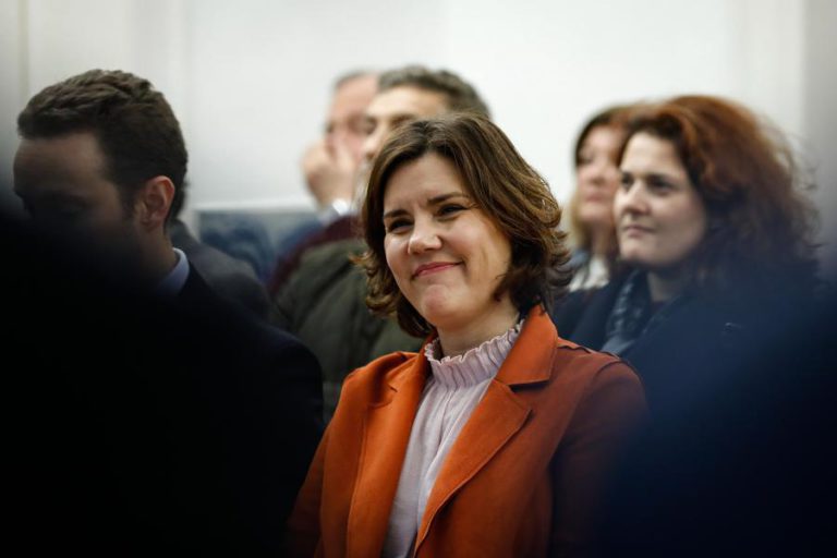 ASSUNÇÃO CRISTAS DIZ QUE A “SONDAGEM DA RUA” ESTÁ “MUITO ANIMADORA” PARA O CDS-PP