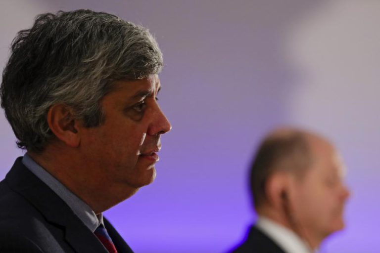 MINISTRO DAS FINANÇAS OUVIDO HOJE NO PARLAMENTO SOBRE NOVO BANCO