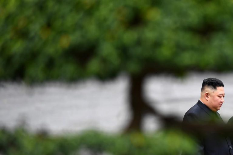 COMBOIO DE KIM JONG-UN SEGUE PARA PYONGYANG SEM PARAR EM PEQUIM