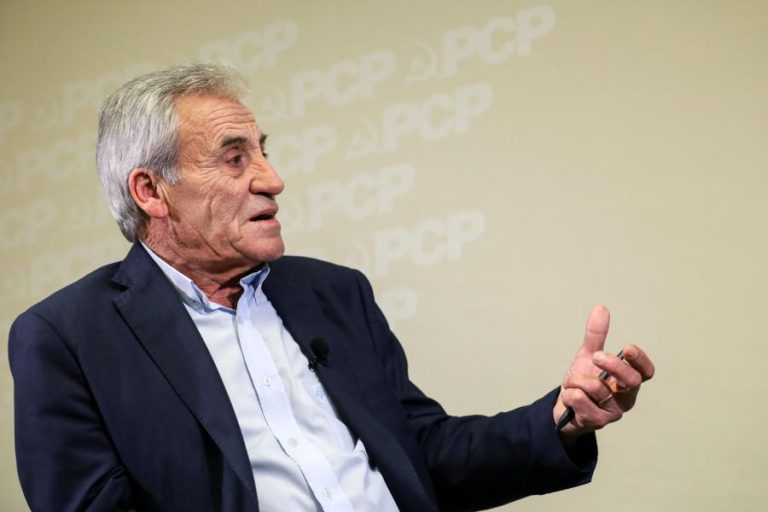 JERÓNIMO PROPÕE ESCOLHA ENTRE CDU E GOVERNO PS EM “COLETE-DE-FORÇAS” EUROPEU