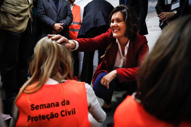 CRISTAS CONSIDERA EMIGRAÇÃO DE MÉDICOS UM “SINAL DA DEGRADAÇÃO” DO SNS