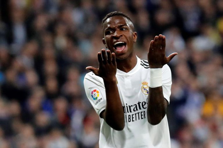 VINÍCIUS JÚNIOR SOFREU ROTURA DOS LIGAMENTOS DO TORNOZELO DIREITO