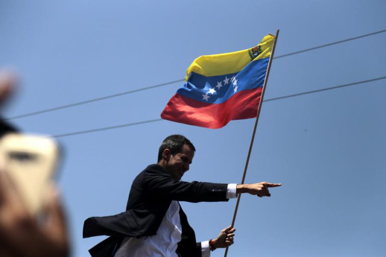 GUAIDÓ PEDE A MILITARES QUE DETENHAM OS COLETIVOS ARMADOS QUE ATACARAM OPOSITORES