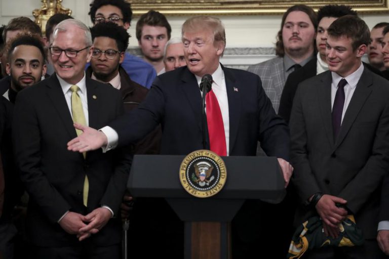 TRUMP AMEAÇA UNIÃO EUROPEIA SE ESTA NÃO ACEITAR NEGOCIAÇÕES COMERCIAIS COM EUA