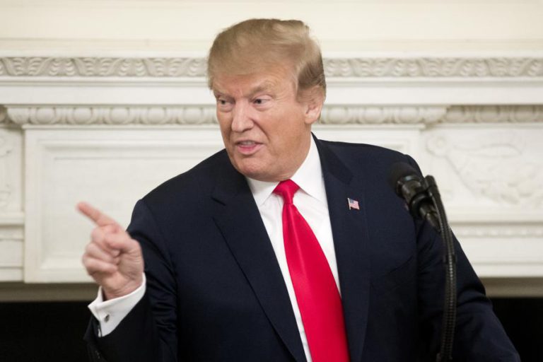 DONALD TRUMP ACUSA DEMOCRATAS DE “ABUSO DE PODER”