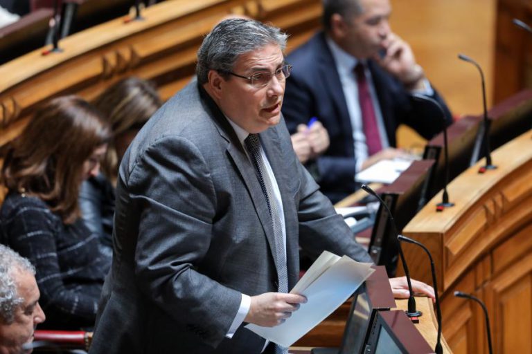 PSD LEMBRA BLOGUES ASSOCIADOS A SÓCRATES EM DEBATE SOBRE DESINFORMAÇÃO