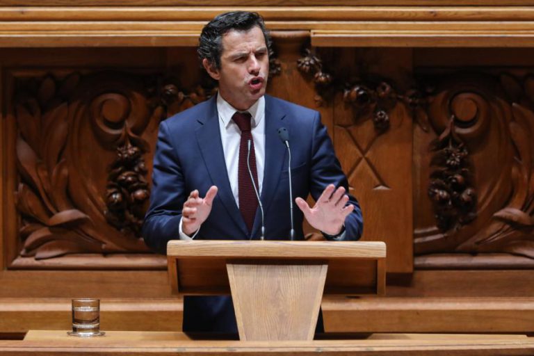 PSD PROPÕE ACAREAÇÃO ENTRE EX-CEME E TENENTE-GENERAL FARIA MENESES