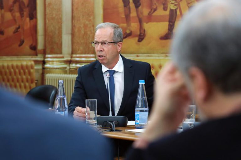 ROVISCO DUARTE DIZ QUE QUIS “ABANAR O EXÉRCITO” E NEGA PRESSÕES POLÍTICAS