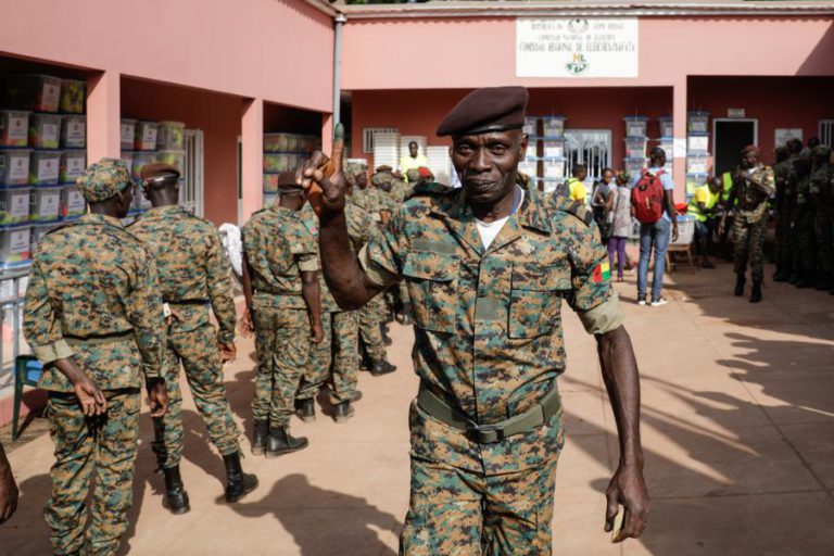 A VOTAÇÃO NA GUINÉ-BISSAU JÁ COMEÇOU, PELO MENOS PARA OS MILITARES