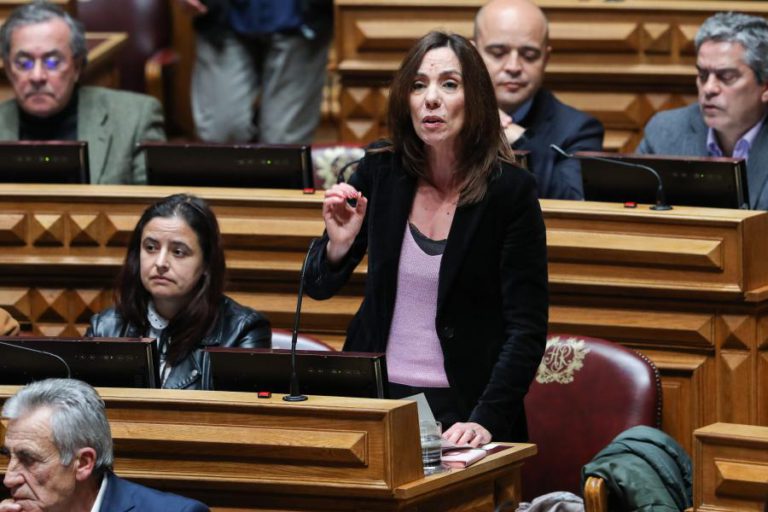 PEV APRESENTA PROJETO PARA ACABAR COM AS “LETRAS MIUDINHAS” NOS CONTRATOS