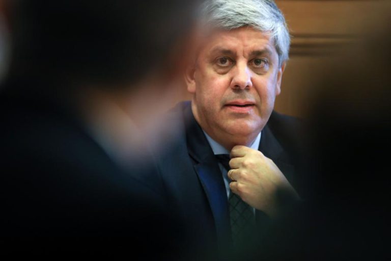 CENTENO ADMITE QUE “É PRECISO MAIS TRABALHO” PARA ACORDAR ORÇAMENTO DA ZONA EURO