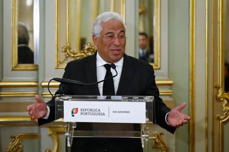 A FESTA DA REVOLUÇÃO DE ABRIL CONTINUA A SER BONITA, PÁ, DIZ COSTA