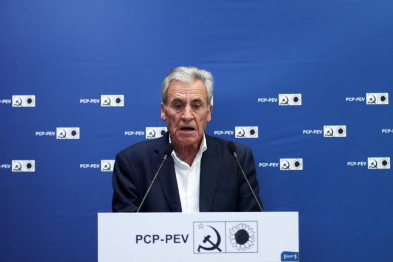 JERÓNIMO ACUSA POLÍTICA DE DIREITA DE ALIMENTAR DISCRIMINAÇÃO DAS MULHERES