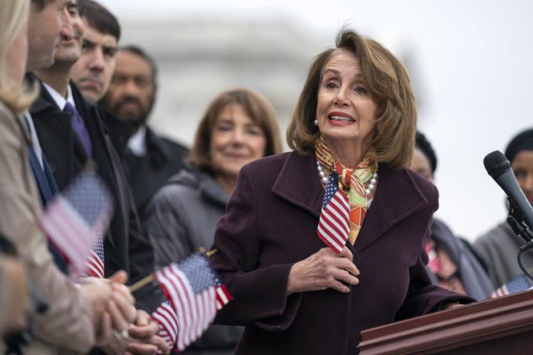 NANCY PELOSI CONTRA INÍCIO DE PROCESSO DE DESTITUIÇÃO DE TRUMP