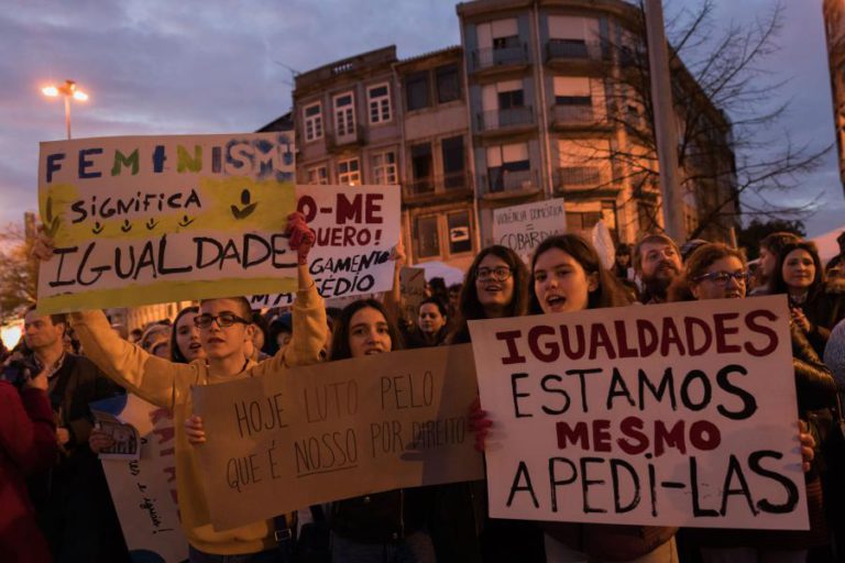CATARINA MARTINS DIZ QUE AINDA É NECESSÁRIO MUDAR MENTALIDADES SOBRE DIREITOS DAS MULHERES