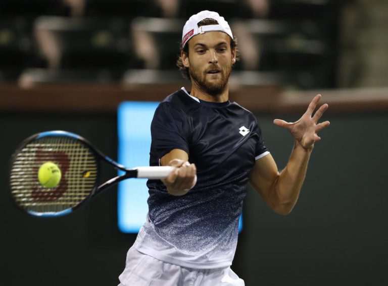 JOÂO SOUSA VENCE NORTE-AMERICANO STEVE JOHNSON E ESTÁ NA TERCEIRA RONDA DE MIAMI