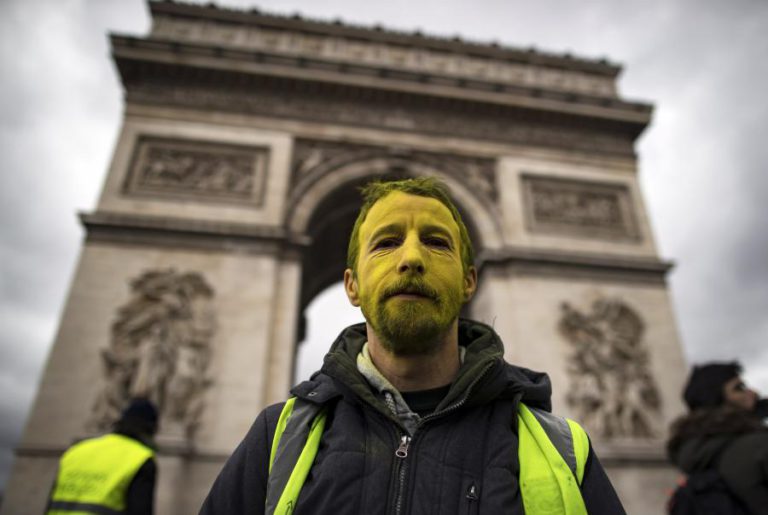 “COLETES AMARELOS” CUMPREM 17.º SÁBADO CONSECUTIVO DE PROTESTOS COM 19 DETENÇÕES EM PARIS