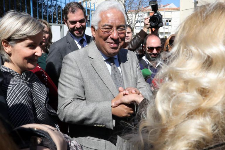 COSTA DEFENDE OFERTA DE MELHORES CONDIÇÕES NO SNS QUE CONTA COM MAIS 9 MIL PROFISSIONAIS