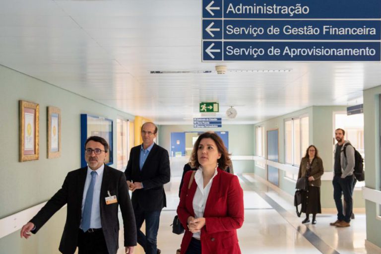 CRISTAS ACUSA COSTA DE NÃO QUERER VER A REALIDADE NA SAÚDE TAL COMO É