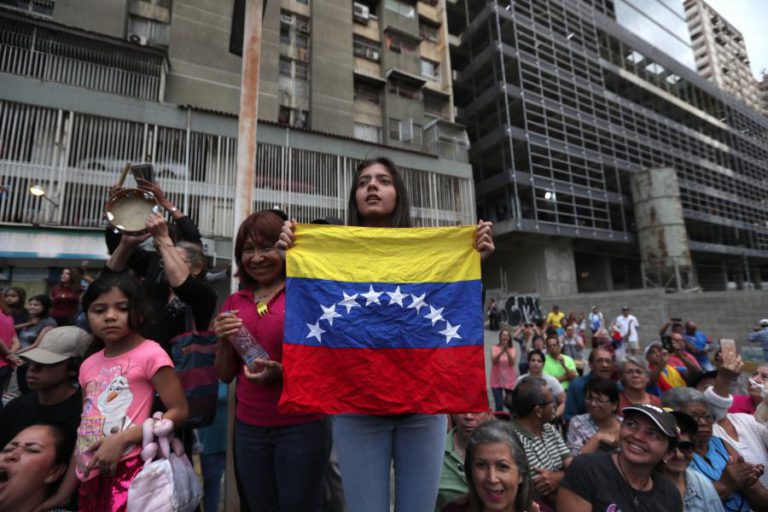 MAIS DA METADE DA VENEZUELA DE NOVO ÀS ESCURAS E SEM COMUNICAÇÕES