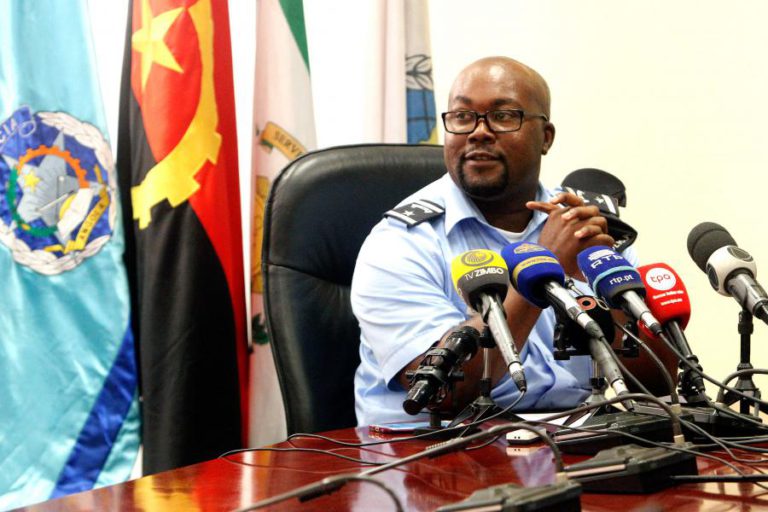 POLÍCIA ANGOLANA ADMITE “EXCESSO” DE AGENTE QUE MATOU VENDEDORA A TIRO