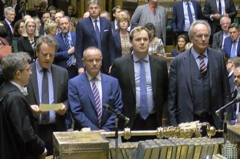 PARLAMENTO BRITÂNICO APROVA ADIAMENTO DA DATA DE SAÍDA PARA DEPOIS DE 29 DE MARÇO