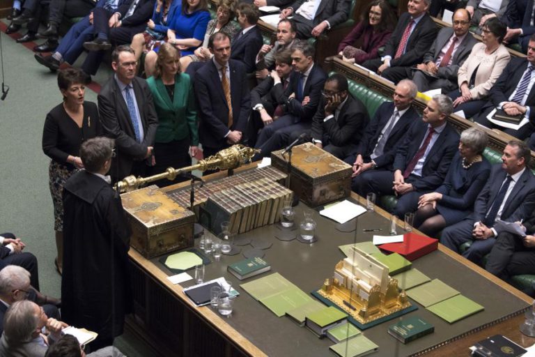 BREXIT: THERESA MAY PEDE AOS DEPUTADOS QUE APOIEM O ACORDO DE “FORMA PRAGMÁTICA”