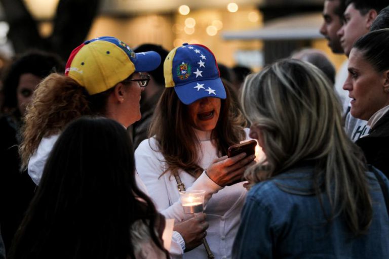 “COLOCO O LIXO NA RUA E EM 20 MINUTOS ALGÚEM PASSA E COME ESSE LIXO”, DIZ LUSODESCENDENTE NA VENEZUELA