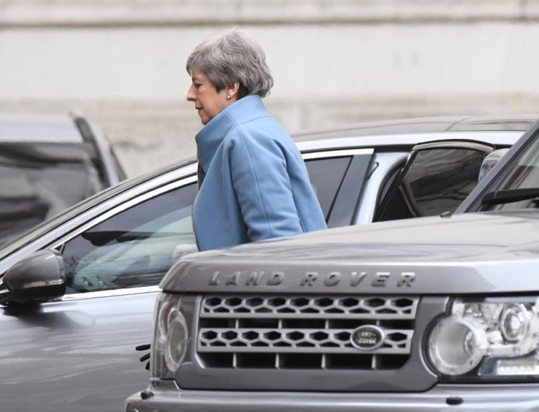 PM BRITÂNICA VAI ESCREVER A DONALD TUSK NAS PRÓXIMAS 48 HORAS PARA PEDIR ADIAMENTO DO ‘BREXIT’