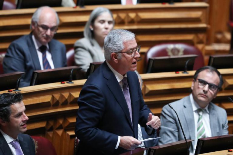 PSD EXIGE EXPLICAÇÕES A COSTA SOBRE RELAÇÕES FAMILIARES NO GOVERNO E ESTADO