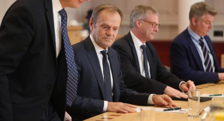 TUSK CONDICIONA “CURTA EXTENSÃO” DO ‘BREXIT’ A APROVAÇÃO DO ACORDO DE SAÍDA