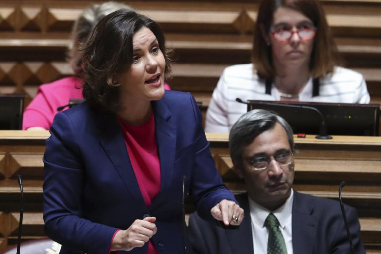 LIDER DO CDS-PP DIZ QUE SE O SNS ESTÁ A MORRER A CULPA É DO GOVERNO E DE QUEM O APOIA